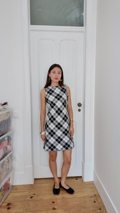 Adorable midi dress plaid size S