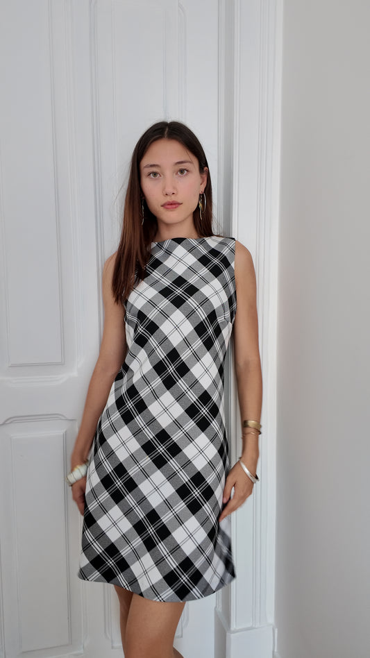 Adorable midi dress plaid size S