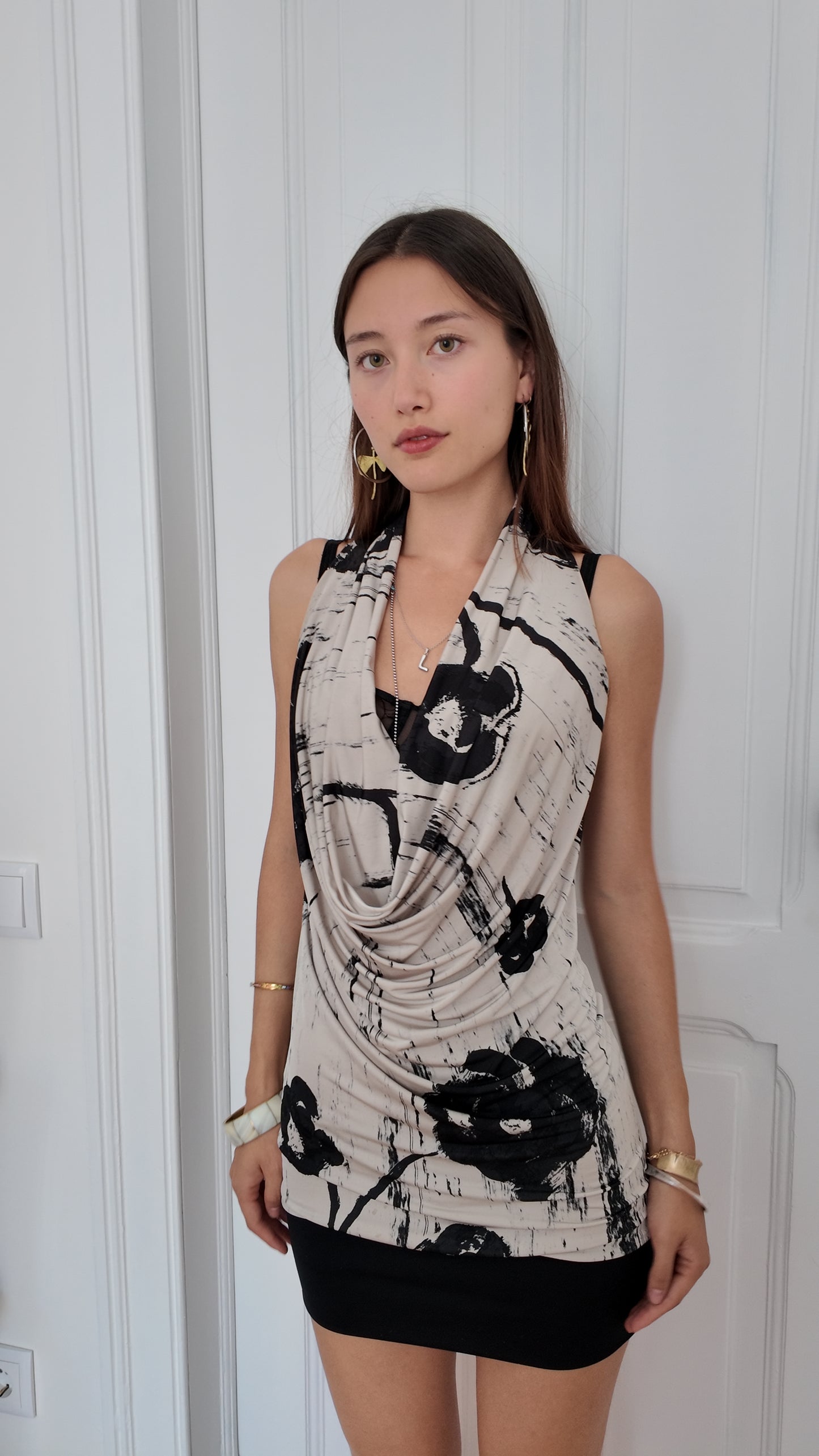 Adorable mini dress with flower detail size S