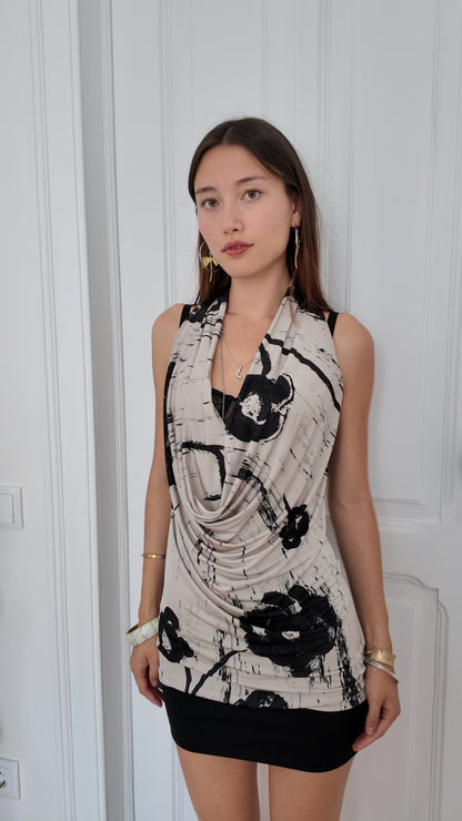 Adorable mini dress with flower detail size S