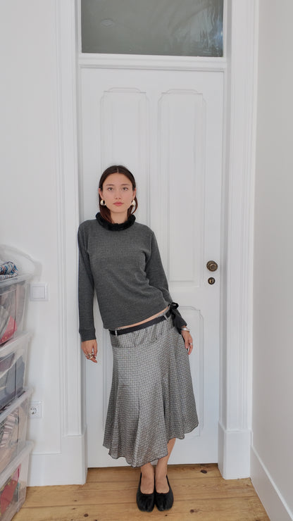 Adorable midi skirt size 38