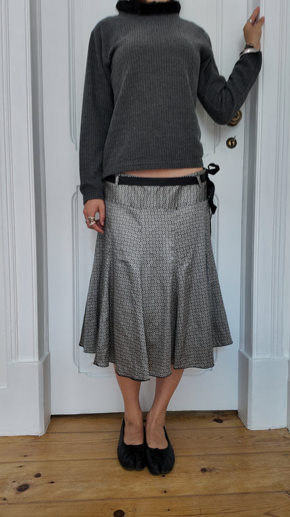 Adorable midi skirt size 38