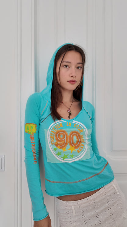 Perfect graphic vintage long sleeve top with hood detail size M