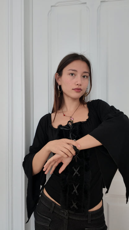 Iconic vintage long sleeve top with lace detail size M