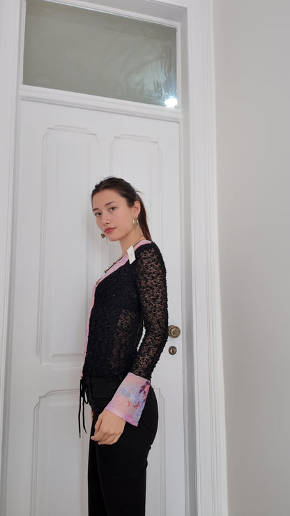 Adorable vintage long sleeve top with flower detail size S