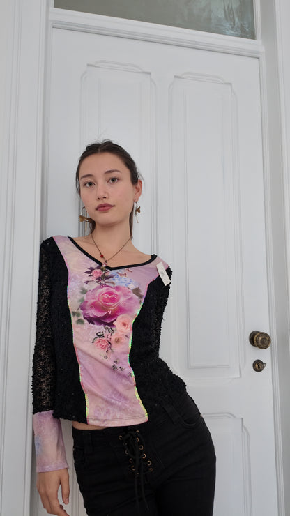 Adorable vintage long sleeve top with flower detail size S