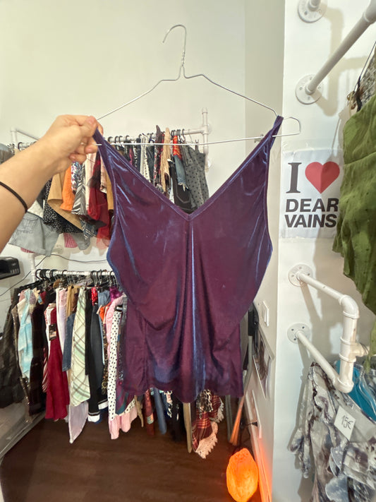Adorable shiny top size M