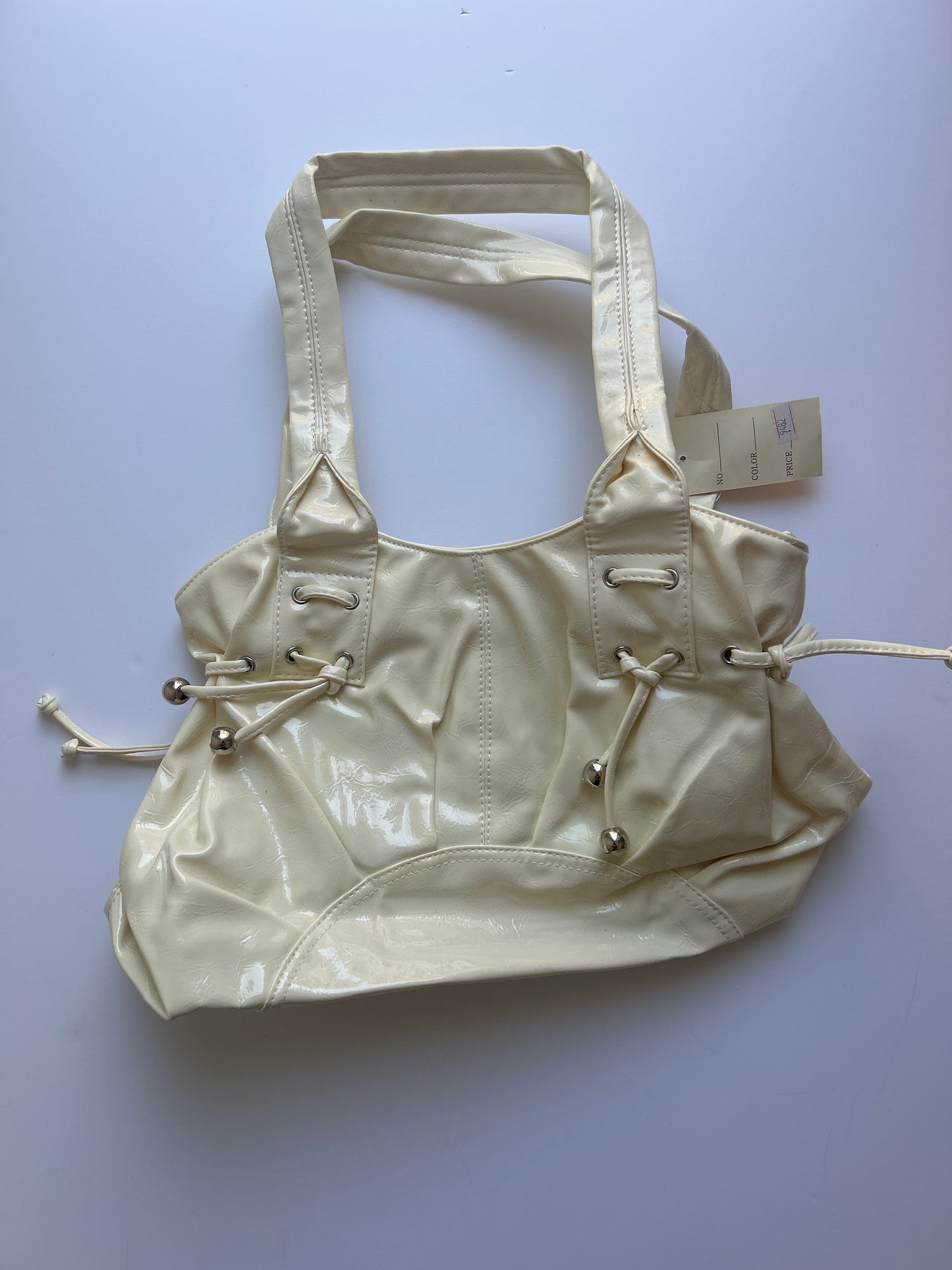 Beautiful old white medium medium bag deadstock
